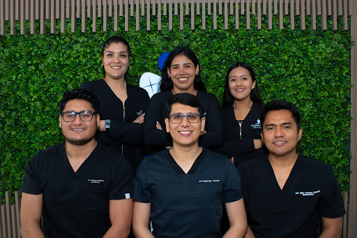 Mejor Clínica Dental en Miraflores - Implantes Dentales en miraflores - Enmanuel Teixeira