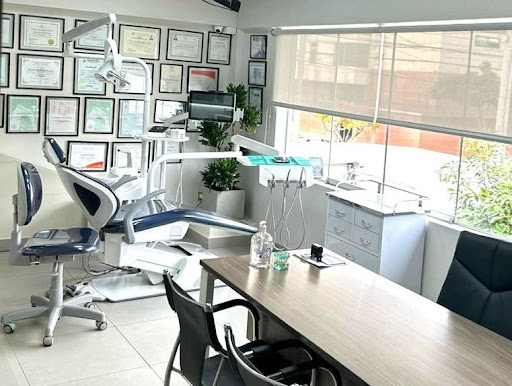 Clinica Dental Zavala | Implantes Dentales en San Borja