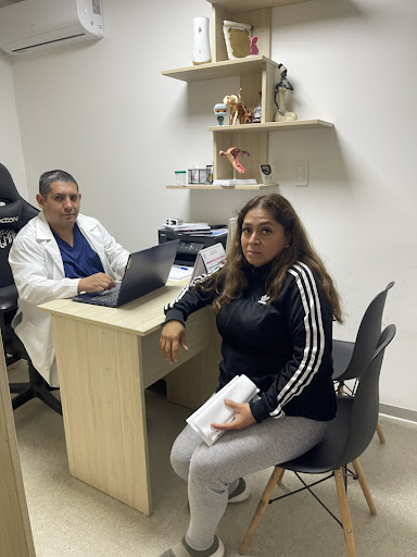 Dr. Juan Carlos Auqui Guerrero – Ginecólogo, Ecografista y Cirujano Laparoscópico en Surco