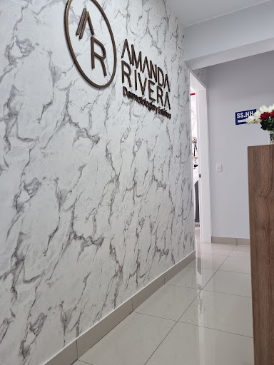 Dra. Amanda Rivera Bustamante, Dermatólogo