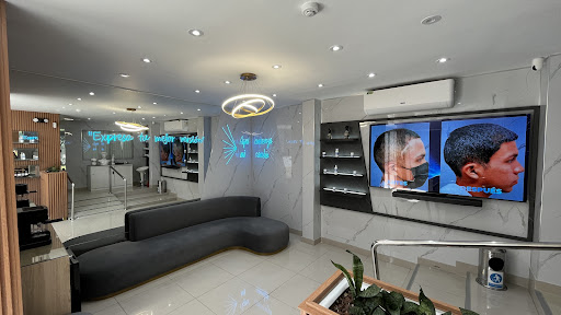 Dr. Esaud - Trasplante Capilar & Medicina Estética