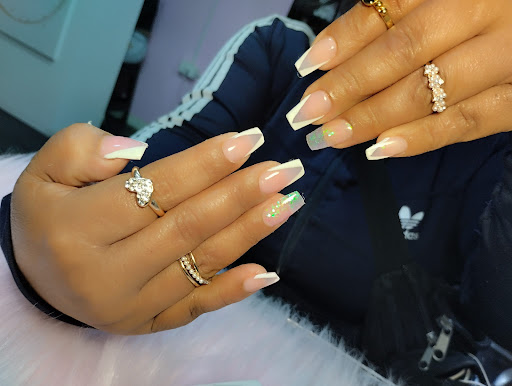 Salón LMB - Balayage, laceado, uñas acrílicas, manicura, pedicura, microblanding …