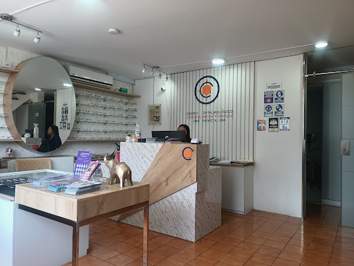 Cirugía de retina y mácula | Dra. Patricia Lira