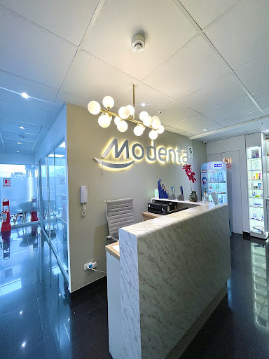 Modenta Clínica Dental | Brackets | Alineadores | Diseño de Sonrisa | Carillas | Implantes