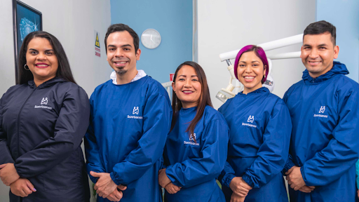 Sonrisanas Clínica Dental en Lima | Implantes y Ortodoncia