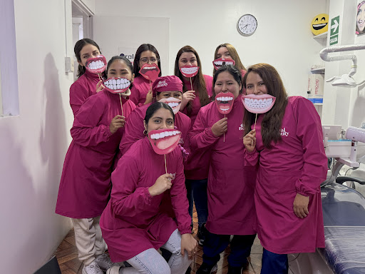 Clínica Oral Beauty Santa Anita 3er piso| Ortodoncia con Brackets, Carillas, Extracciones de 3 molar, Prótesis, etc.
